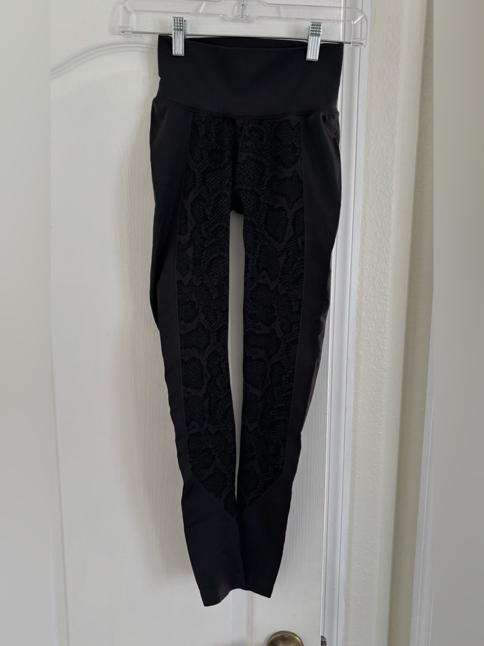 Women’s Black Patterned Active Leggings